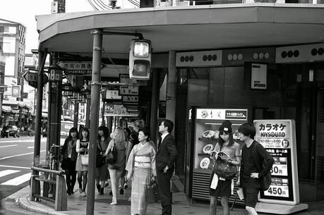 LA RUTA NIPONA: KYOTO (II) - MADERA HÚMEDA, ANOCHECERES AZULES