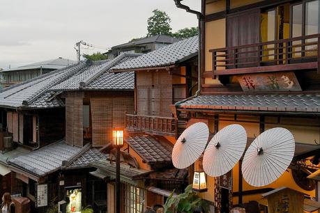 LA RUTA NIPONA: KYOTO (II) - MADERA HÚMEDA, ANOCHECERES AZULES