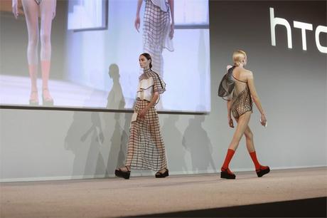 NOA RAVIV & HTC VESTIDO FUTURISTA