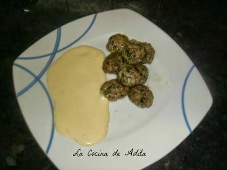 ALBÓNDIGAS  DE TERNERA CON  ESPINACAS  AL  HORNO Y SALSA BECHAMEL