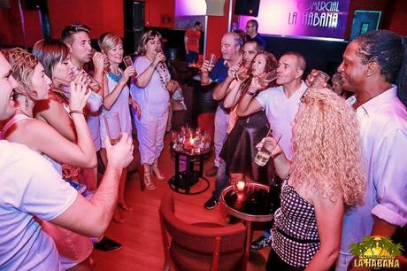 Baila como si nadie te mirase. Baila como si nadie te mirase.