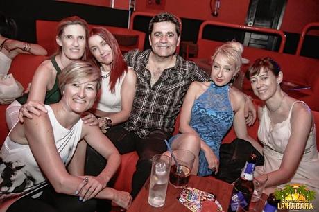 Baila como si nadie te mirase. Baila como si nadie te mirase.