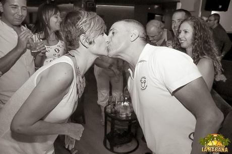 Baila como si nadie te mirase. Baila como si nadie te mirase.