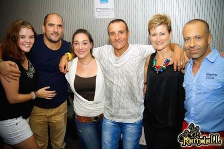 Baila como si nadie te mirase. Baila como si nadie te mirase.