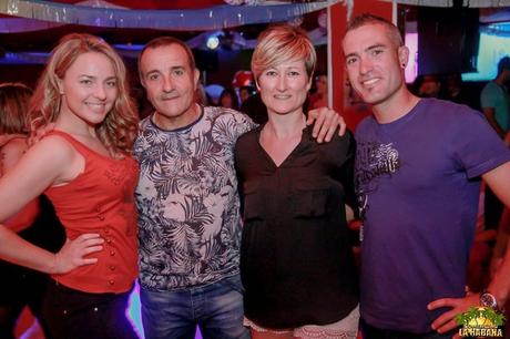 Baila como si nadie te mirase. Baila como si nadie te mirase.