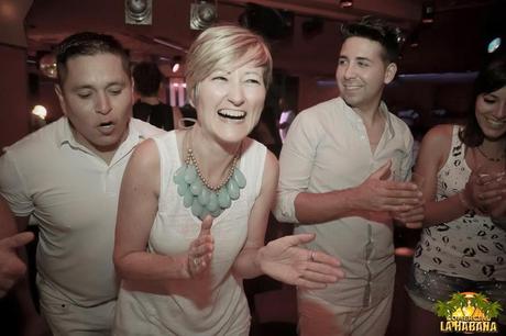 Baila como si nadie te mirase. Baila como si nadie te mirase.