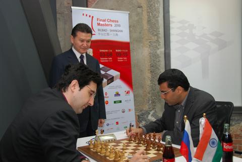 Victoria de Carlsen, Kramnik y Anand tablas. Bilbao 2010 R5