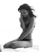 Zoë Saldana, nueva imagen de Calvin Klein underwear imagebam.com