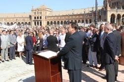 Protesta atronadora contra políticos socialistas en Sevilla