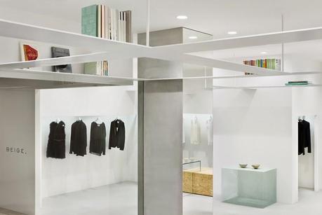 Minimalismo, serenidad y pureza en el diseño interior de esta tienda