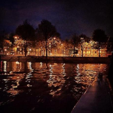 “Todo parecía fluir en perfecta armonía” : Día uno, Amsterdam Paseo Nocturno Canales