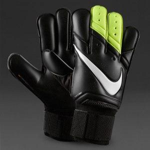 Courtois estrena color en sus Nike Vapor Grip3 82450