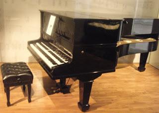 Pianos curiosos de Praga Pianos curiosos de Praga