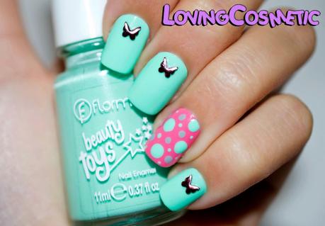 Nail Art con Mariposas y Puntos Nail Art con Mariposas y Puntos