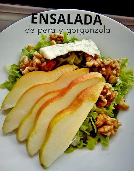 Ensalada de pera, queso gorgonzola y nueces