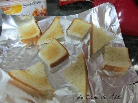 CANAPES, CON CRUJIENTE DE CEBOLLA, Y PIPAS CANAPES, CON CRUJIENTE DE CEBOLLA, Y PIPAS