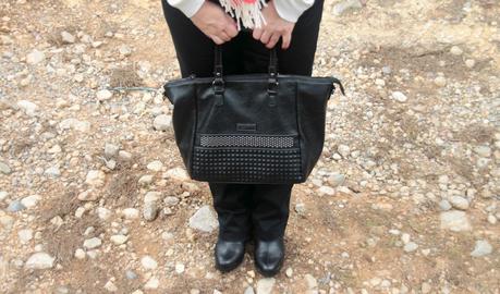 Yo, dos bufandas diferentes, un nuevo bolso y gafas Yo, dos bufandas diferentes, un nuevo bolso y gafas