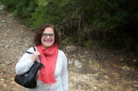 Yo, dos bufandas diferentes, un nuevo bolso y gafas Yo, dos bufandas diferentes, un nuevo bolso y gafas