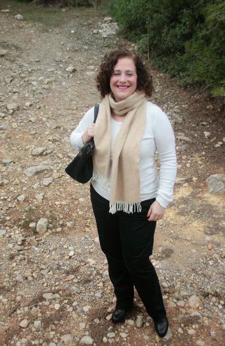 Yo, dos bufandas diferentes, un nuevo bolso y gafas Yo, dos bufandas diferentes, un nuevo bolso y gafas