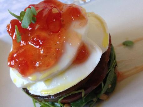 Ensalada Caprese con Mermelada de Tomate Picante y Semillas de Girasol.
Manhattan Sky Line.