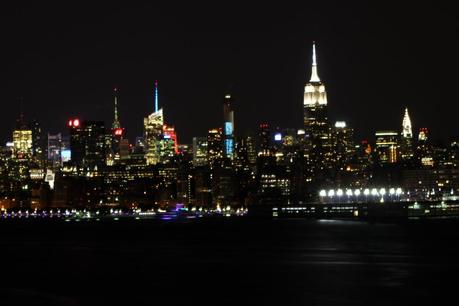 Ensalada Caprese con Mermelada de Tomate Picante y Semillas de Girasol.
Manhattan Sky Line.