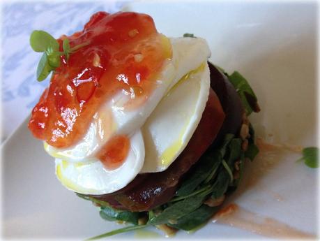 Ensalada Caprese con Mermelada de Tomate Picante y Semillas de Girasol.
Manhattan Sky Line.