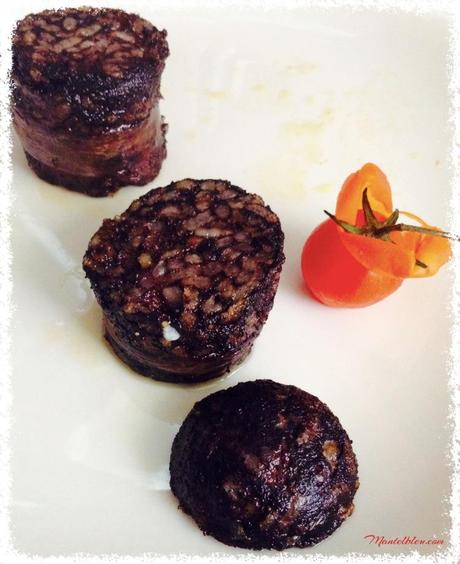 Pintxo de morcilla, calabacín, yema y crema vizcaína Morcilla de Muskiz frita