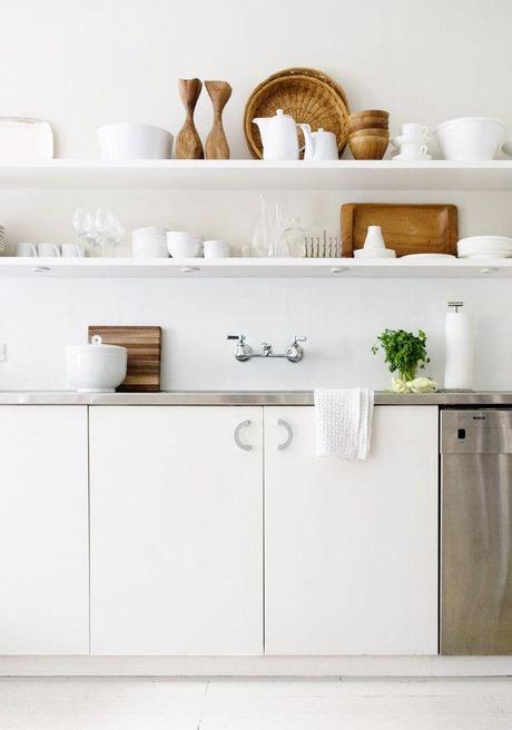 Open shelving // kitchen