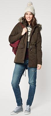 Llegó el frío...¡Abrígate con estilo!: Tendencias en abrigos. Parka corta en verde oscuro