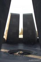 LA LLAMA ETERNA EN EL MEMORIAL DEL GENOCIDIO ARMENIO, YEREVÁN