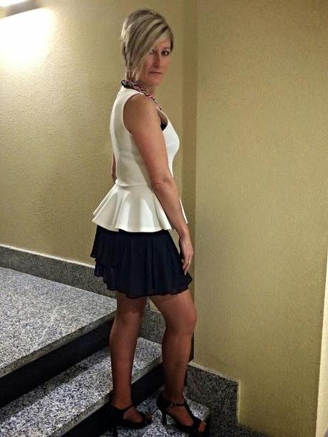 Top peplum con falda de volantes. Party look! Top peplum con falda de volantes. Party look!