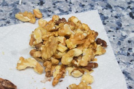 fideos chinos con salmón, nueces y pasas a la soja fideos chinos con salmón, nueces y pasas a la soja