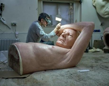 Ron Mueck: familiar y siniestro Ron Mueck: familiar y siniestro