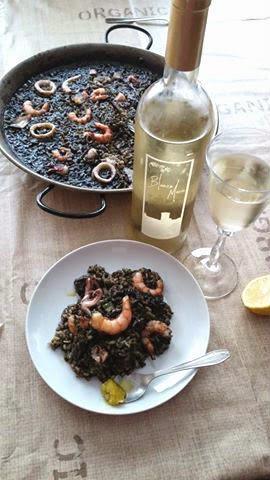 ARROZ NEGRO CON CALAMARES Y GAMBAS ARROZ NEGRO CON CALAMARES Y GAMBAS
