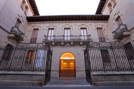 Fachada del Centro de Artes Visuales de la Fundación Helga de Alvear