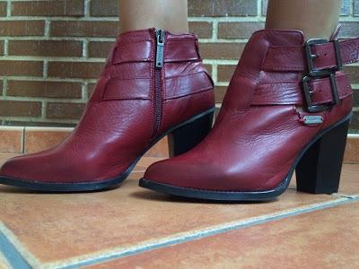 Chaleco de pelo sobre camisa de cuadros. Chaleco de pelo sobre camisa de cuadros.