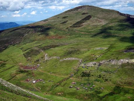 LOS BÍGAROS Y MUÑÓN DESDE TORRESTÍO LOS BÍGAROS Y MUÑÓN DESDE TORRESTÍO