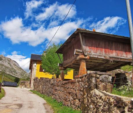 LOS BÍGAROS Y MUÑÓN DESDE TORRESTÍO LOS BÍGAROS Y MUÑÓN DESDE TORRESTÍO