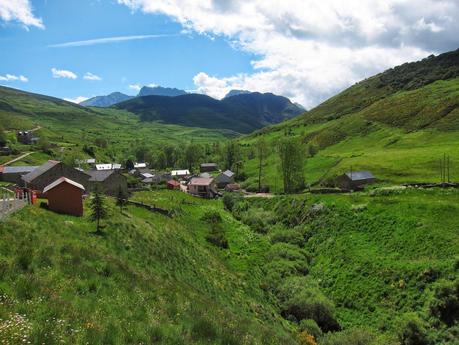 LOS BÍGAROS Y MUÑÓN DESDE TORRESTÍO LOS BÍGAROS Y MUÑÓN DESDE TORRESTÍO