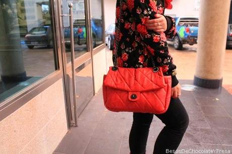 FLORES ROJAS EN MI BOMBER FLORES ROJAS EN MI BOMBER