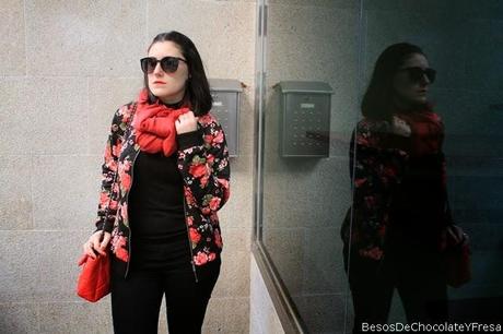 FLORES ROJAS EN MI BOMBER FLORES ROJAS EN MI BOMBER