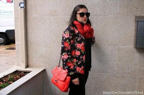 FLORES ROJAS EN MI BOMBER FLORES ROJAS EN MI BOMBER
