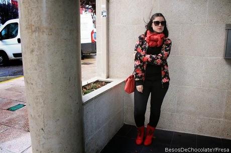 FLORES ROJAS EN MI BOMBER FLORES ROJAS EN MI BOMBER