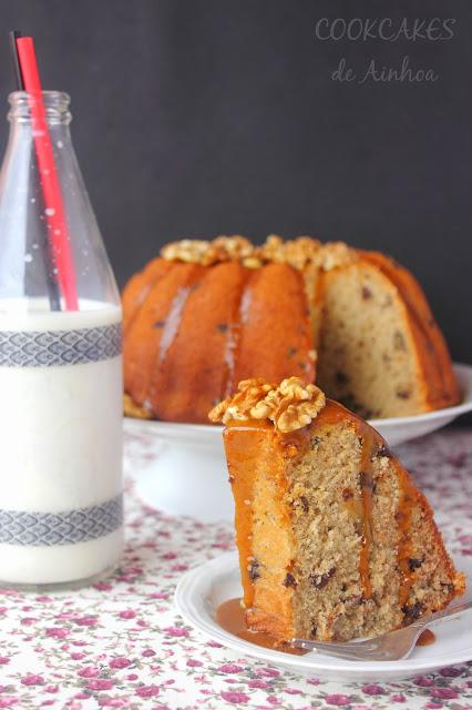 BUNDT CAKE PLÁTANO, NUECES, CHOCOLATE NEGRO Y TOFFEE BUNDT CAKE PLÁTANO, NUECES, CHOCOLATE NEGRO Y TOFFEE