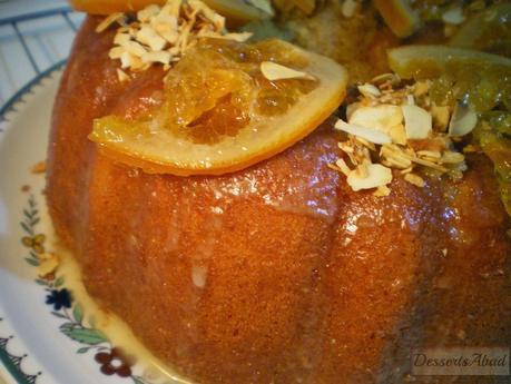 Bizcocho glaseado de mandarinas con almendras y avellanas