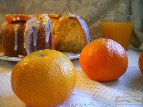 Bizcocho glaseado de mandarinas con almendras y avellanas