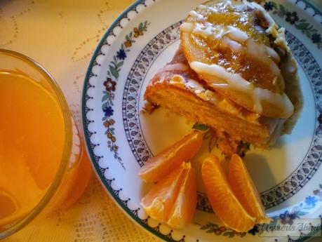 Bizcocho glaseado de mandarinas con almendras y avellanas