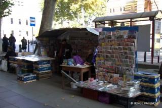 QUIOSCO EN LA AVENIDA RUSTAVELI, TBILISI