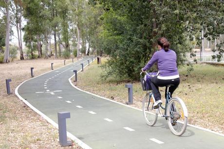 Cómo circular con tu bicicleta por la ciudad sin carriles segregados y no morir en el intento sevilla merkabici