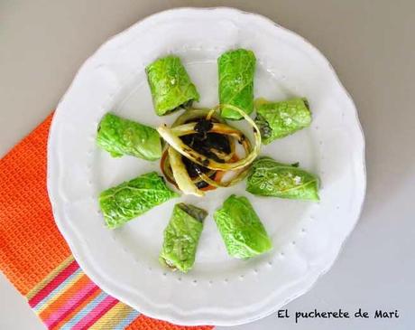 ROLLITOS DE COL RELLENOS DE CALAMARES EN SU TINTA ROLLITOS DE COL RELLENOS DE CALAMARES EN SU TINTA